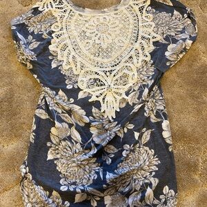 Women’s Floral Lace-Accent Top - Blue & Cream medium